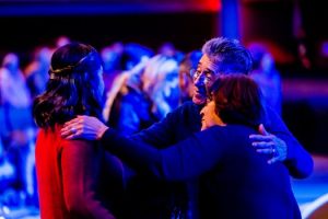 Social Connection Builds Supportive Networks in Fragmented Society